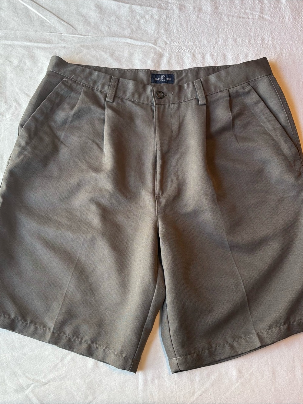 Dockers pleated Golf Shorts Olive Flat-Front Men's Shorts